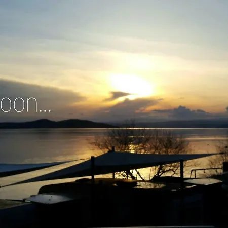 & Parque de Campismo Ouranoupoli